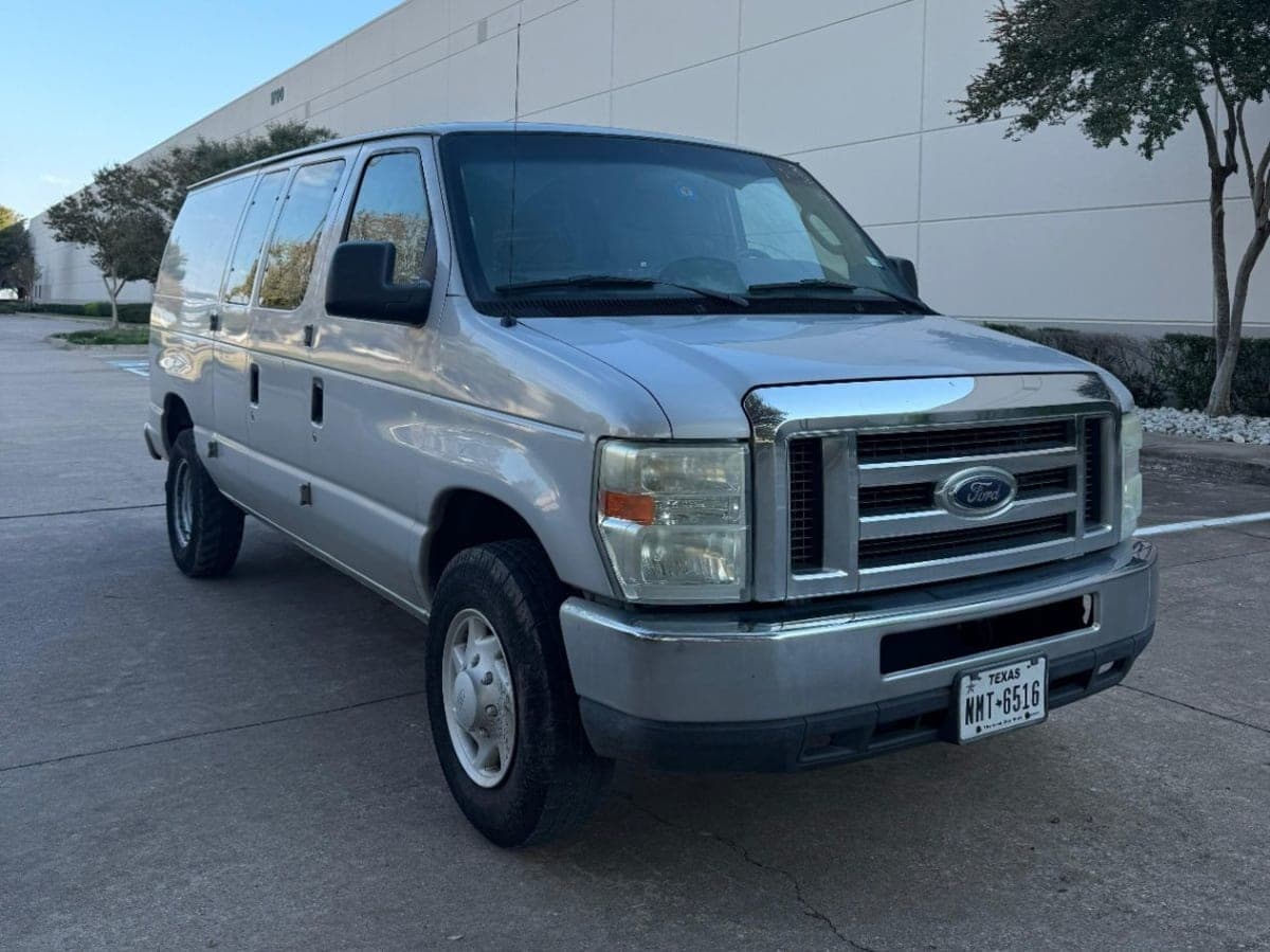 2009 Ford E-Series Econoline Van Commercial's photo